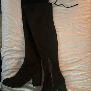 Elegant Black Over-the-Knee Boots